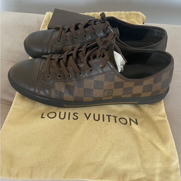 Louis Vuitton - Picture 1 of 5